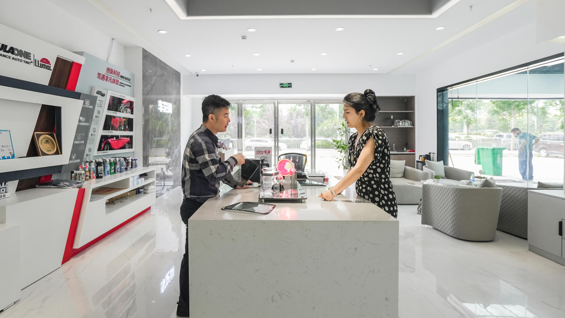 郑州贴龙膜,为什么认准车艺尚这家千平大店?