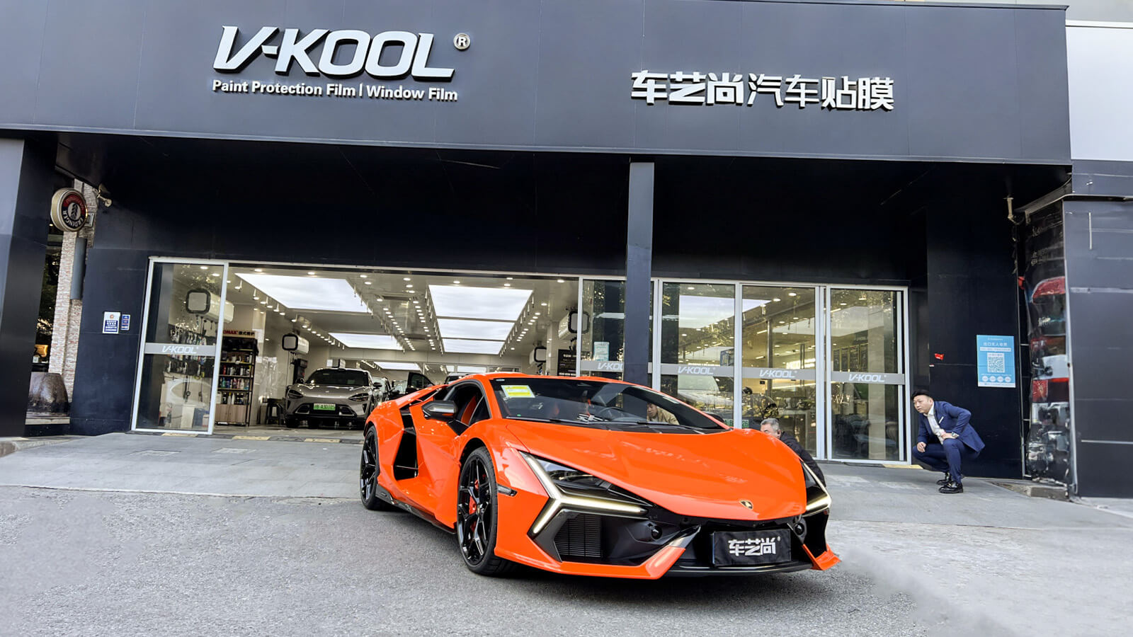 闵行吴中路汽车贴膜哪家好?车艺尚闵行旗舰店工位充足、支持到店体验